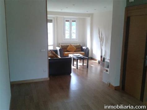Muy próxima a la vuelta del castillo y con comercios, centro de salud, y paradas de autobus debajo de casa. 400 euros | Piso en Pamplona / Iruña en Alquiler ...