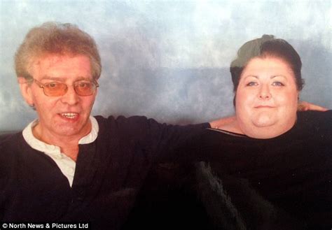 britain s fattest woman who weighed 40st dies of a heart attack aged 44 daily mail online