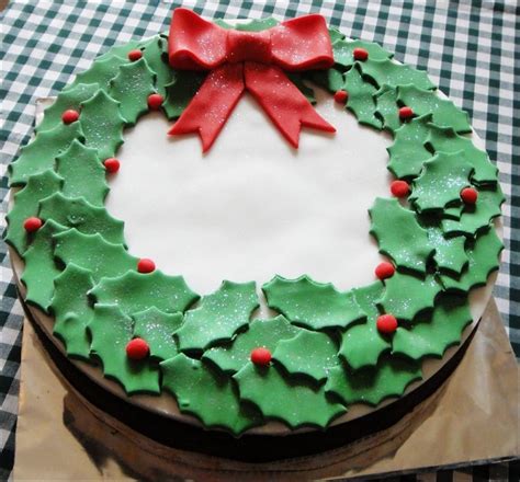There are loads of different ways to decorate a cake. 25 Easy Christmas Cake Decorating Ideas