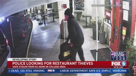 Thieves Seen In Video Hauling Off Safe From Popular Restaurant Youtube