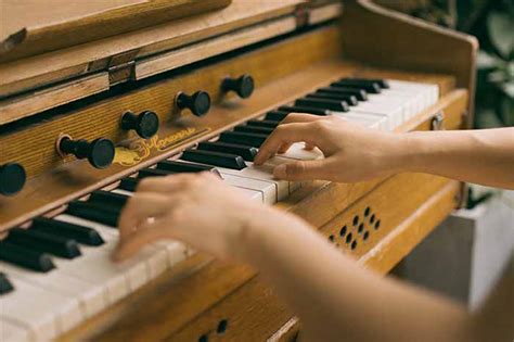Cara Memainkan Alat Musik Organ Teknik Dasarnya