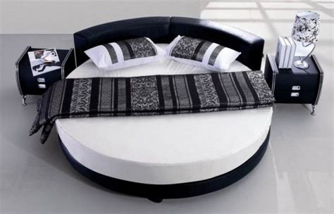 As we stated above, the circle bed is the dominant element of the design, therefore forcing us to shift many other details. 27+ Round Beds Design Ideas to Spice Up Your Bedroom