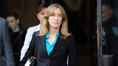 prosecutors want felicity huffman to spend one month in jail socialite life
