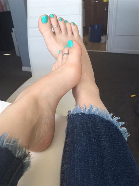 Hey Foot Lovers I Know You Want My Toes In Your Mouth DMs Are