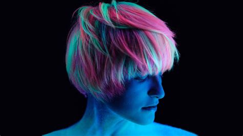 Try Glow In The Dark Hair Dye For A Fun Color Change Loréal Paris