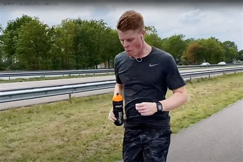The wings for life world run is known as a breathtaking charity. VIDEO: Hoe Lars van Berkel de Wings For Life Run won ...