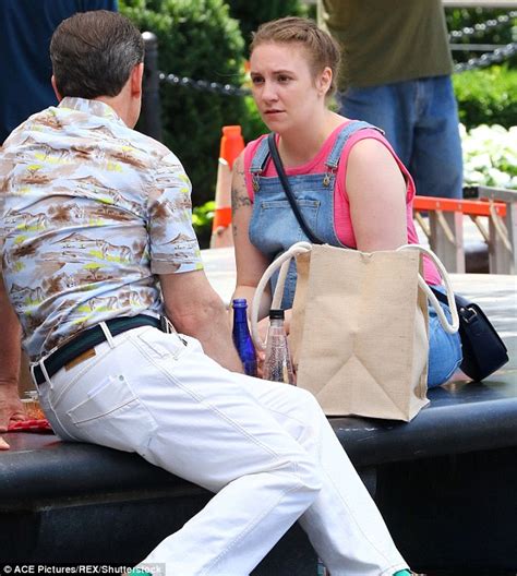 Lena Dunham Sports Fake Baby Bump While Filming The Final Season Of Girls In New York Daily