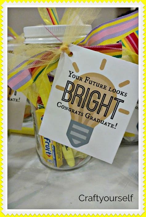 Easy graduation gift ideas for under $10.00. "Your future looks bright" Simple Graduation gift idea ...