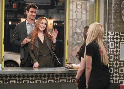 lindsay lohan plays big role in episode of 2 broke girls ny daily news