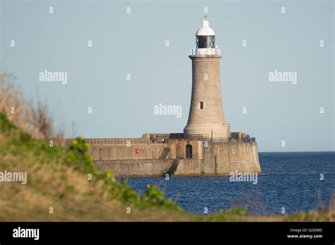 The North Pier Lighthouse At Tynemouth Stock Photo Alamy