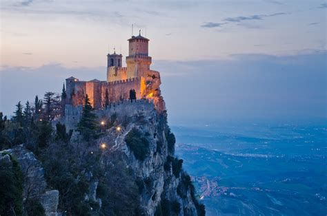 In questa sezione sono indicati quindi: San Marino. Vivere e cercare lavoro nel cuore dell'Italia