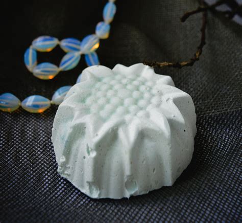 Austere and stylish soap-scrub enriched with sea salt will transform