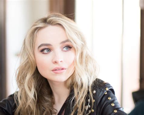 1280x1024 Gorgeous Sabrina Carpenter 2018 Wallpaper1280x1024