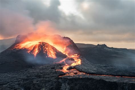 Unbelievable Photos Of Iceland S Fagradalsfjall Volcano Erupting