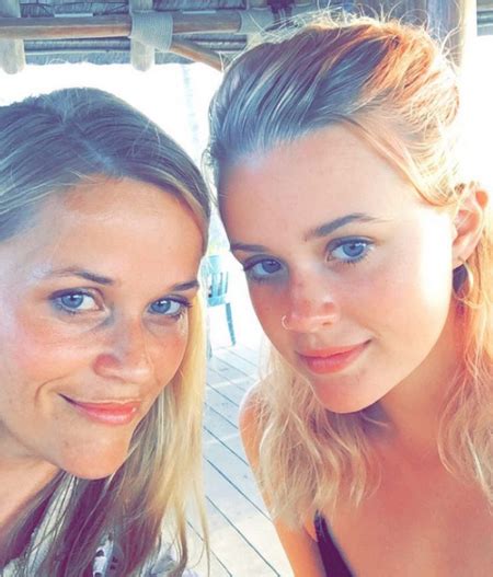 Reese Witherspoon And Her Look Alike Daughter Cast59