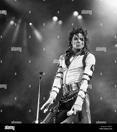 Le Chanteur De Pop Américain Michael Jackson Sur Scène Lors De Son