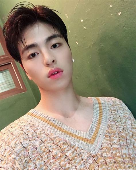 Maybe you would like to learn more about one of these? Gambar mungkin berisi: 1 orang, selfie dan dekat | Ikon, Orang, Wattpad
