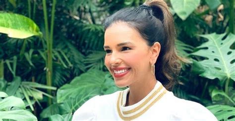 Quase Nua Mariana Rios Surge Deslumbrante Em Clique Conceitual Ousado