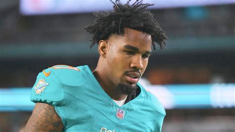 Dolphins Wr Jaylen Waddle Injured His Chest Early Against The Jets And