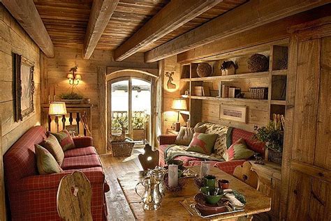 Il legno di abete, il legno di cirmolo, il legno di pino vengono lavorati con la manualità dell'artigiano che con l'esperienza acquisita sa. COME ARREDARE LA CASA IN MONTAGNA - Dolomiti Casa