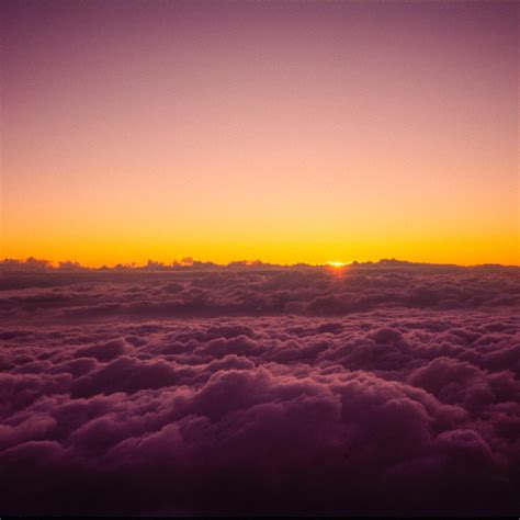 2932x2932 Sun Rises Over The Clouds From On Top Of Mount Fuji 5k Ipad