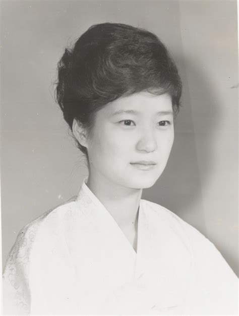 빈소가 차려진 곳은 서울 종로구 소재 서울대병원 장례식장이었다. 대한민국 역대 대통령들의 젊은 시절.jpg - 스퀘어 카테고리
