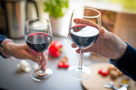 Neben der intensiven nutzung durch katzen, hunde oder kinder sorgen rotwein, öl und asche für die totale katastrophe. Rotwein auf dem Teppich - was tun? - Fuchsmutter