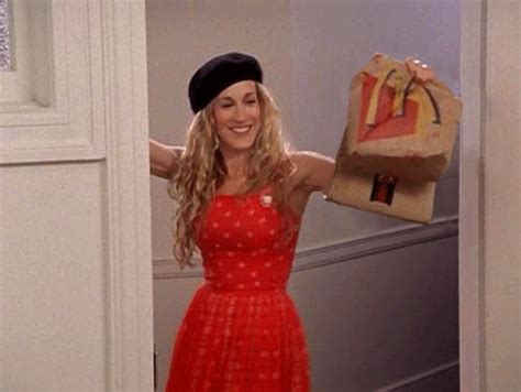 the carrie bradshaw guide to beating summer heat in style carrie bradshaw style carrie