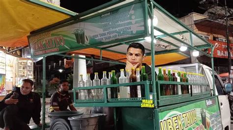 Editan Foto Jika Cristiano Ronaldo Jadi Pedagang Di Indonesia Ini