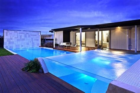 20 Stunning Glass Swimming Pool Designs