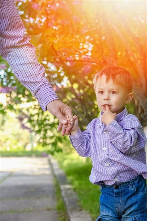The Parent Holding The Child S Hand With A Happy Background Stock Photo