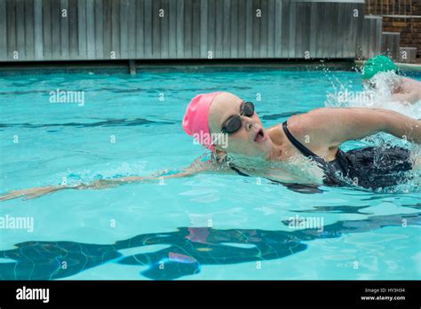 Mature Woman Swimming High Resolution Stock Photography And Images Alamy