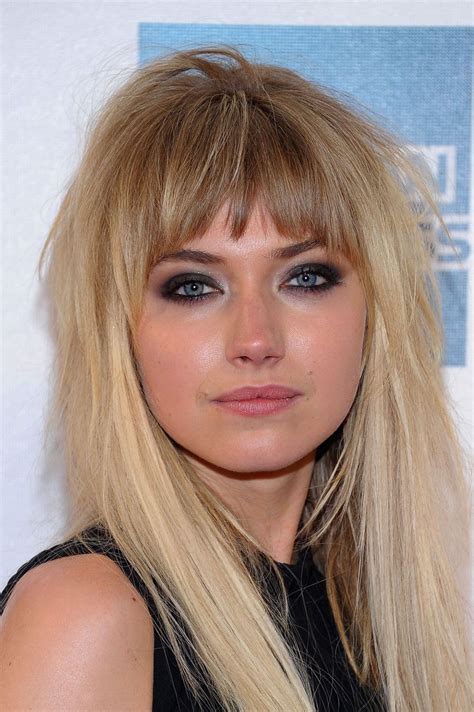 Imogen Poots Can Rock The Grunge Like Nobody S Business Wavy Hair Her Hair Cool Toned Blonde