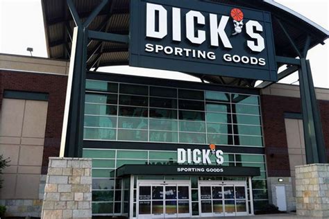 Dicks Sporting Goods Growth Makes It Retailer Of The Year Fnaa 2021