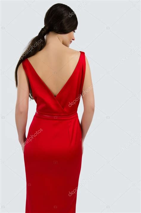Chica Posando De Moda En Vestido Rojo Sexy Con La Espalda Desnuda Y Apretado En El Culo Hermosa