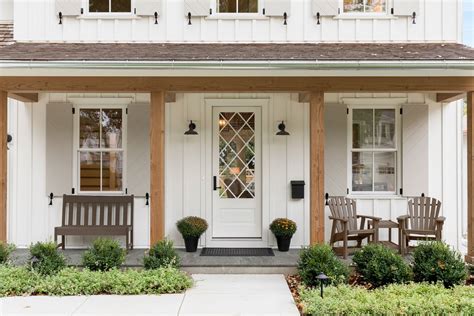 18 Appealing Farmhouse Entrance Designs You Should Get Ideas From