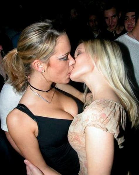Girls Kissing Pics Page 33 The Drunken Stepforum A Place To