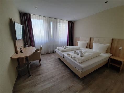 Der lattenrost gehört zum angebot. Hotel Siebenschläfer · Zimmer