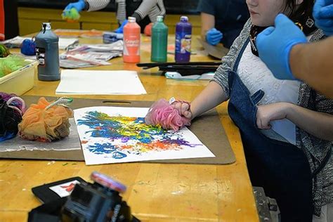 Schaumburg High School Art Class Meets Special Needs