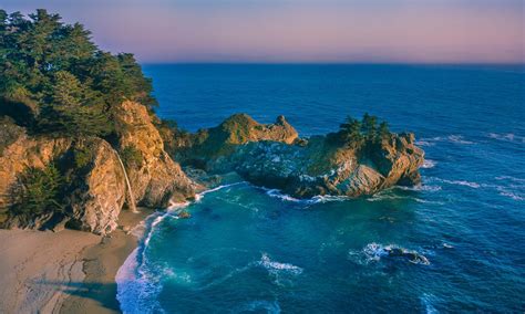 California is a dream destination for most, with beaches lining the pacific ocean, the warm sands pressing against the skin, and the golden sun shining beautifully. Big Sur, California Coast - Mike Putnam Photography