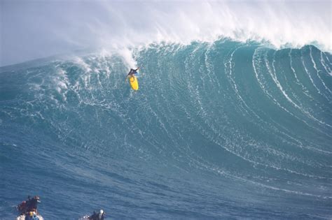 Big Wave Tour To Kick Off This Thursday Wavelength Surf Magazine