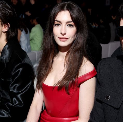 Anne Hathaway Debuted This Versace Look Moments Before