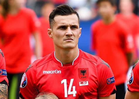 Mikel arteta hopes granit xhaka will stay with arsenal as the new manager looks to revive. Taulant Xhaka darf weder Pelé noch Maradona sein | TagesWoche