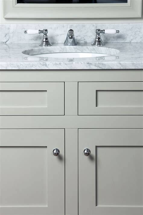 Modern and luxurious, our handcrafted bathroom vanity units are available in an array of signature lusso finishes, all of which make stylish companions to our range of stone baths and. Shaker Style Bathroom Vanity Unit Uk - abbey 36 in bath ...