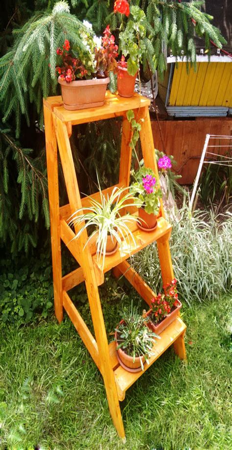 With mounds of scrap lumber around my diy'ers den, i was able to put tiny ladder plant stand together for free. 49 Luxury Ladder Garden Ideas for Your Backyard | Wooden ...