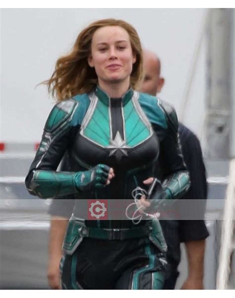 Brie Larson Costume ~ Brie Larson Reveals New Captain Marvel Costume