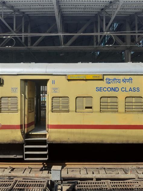 17611 Hazur Sahib Nanded Mumbai CSMT Rajya Rani Express PT Hazur