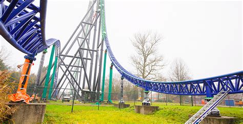 Walibi holland is de plaats waar je moet zijn! Foto's: zo ligt de Goliath in Walibi Holland er nu bij ...