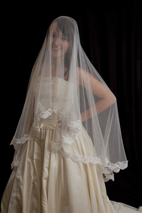 Miss middleton wished for her dress to combine tradition and modernity with the artistic vision that characterizes alexander mcqueen's work. Kate Middleton Silk Tulle Veil Replica | Tikkido.com