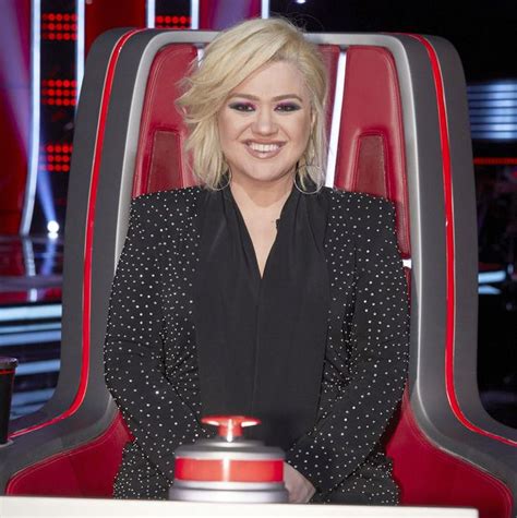 Kelly Clarkson Rocked A Bold Look On The Voice Season 18 Blind Auditions